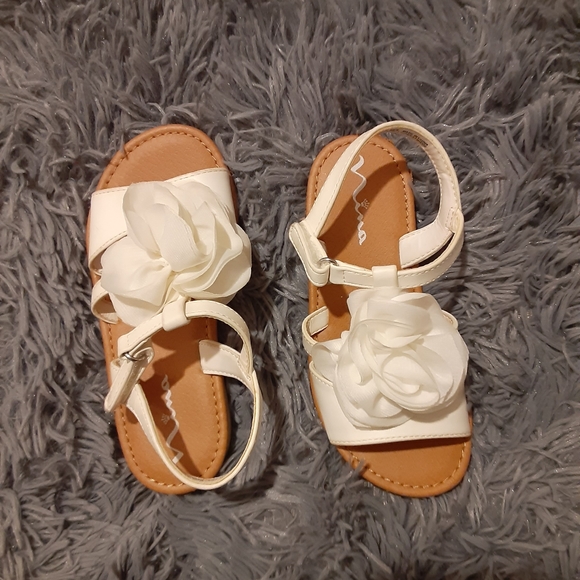 Girls' White Floral Slingback Sandals - Picture 3 of 4